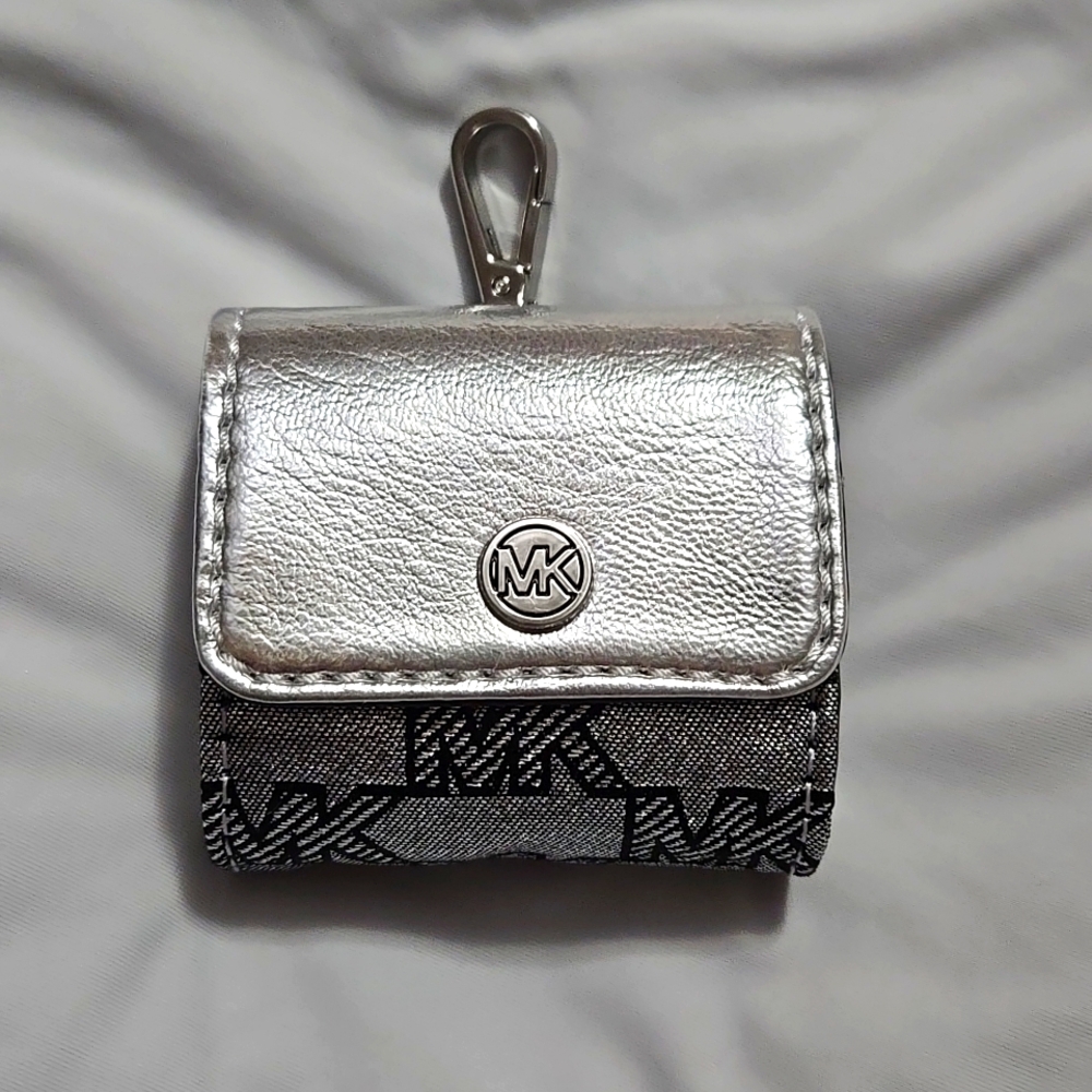 Michael Kors Apple Airpod Pro case - NWOT